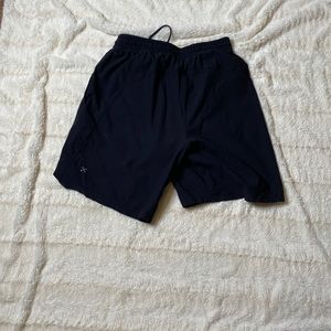 Lulu Lemon Black Shorts 9 in inseam